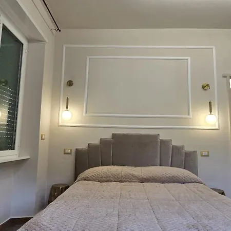 Glint House Prestige 4* Rom